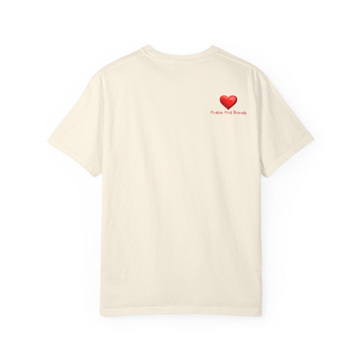 Goldendoodle Mom T‑Shirt — Cute Goldendoodle Portrait with Heart